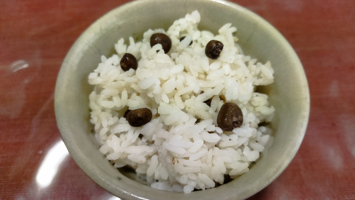 収穫した長芋のムカゴで作る素朴なむかごご飯