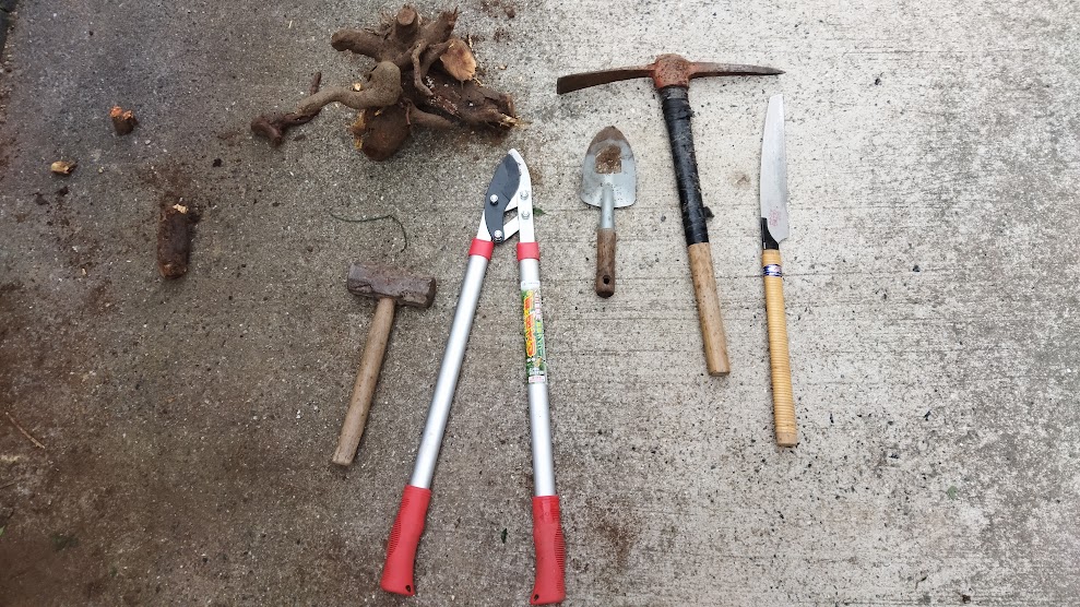 伐根に使った道具